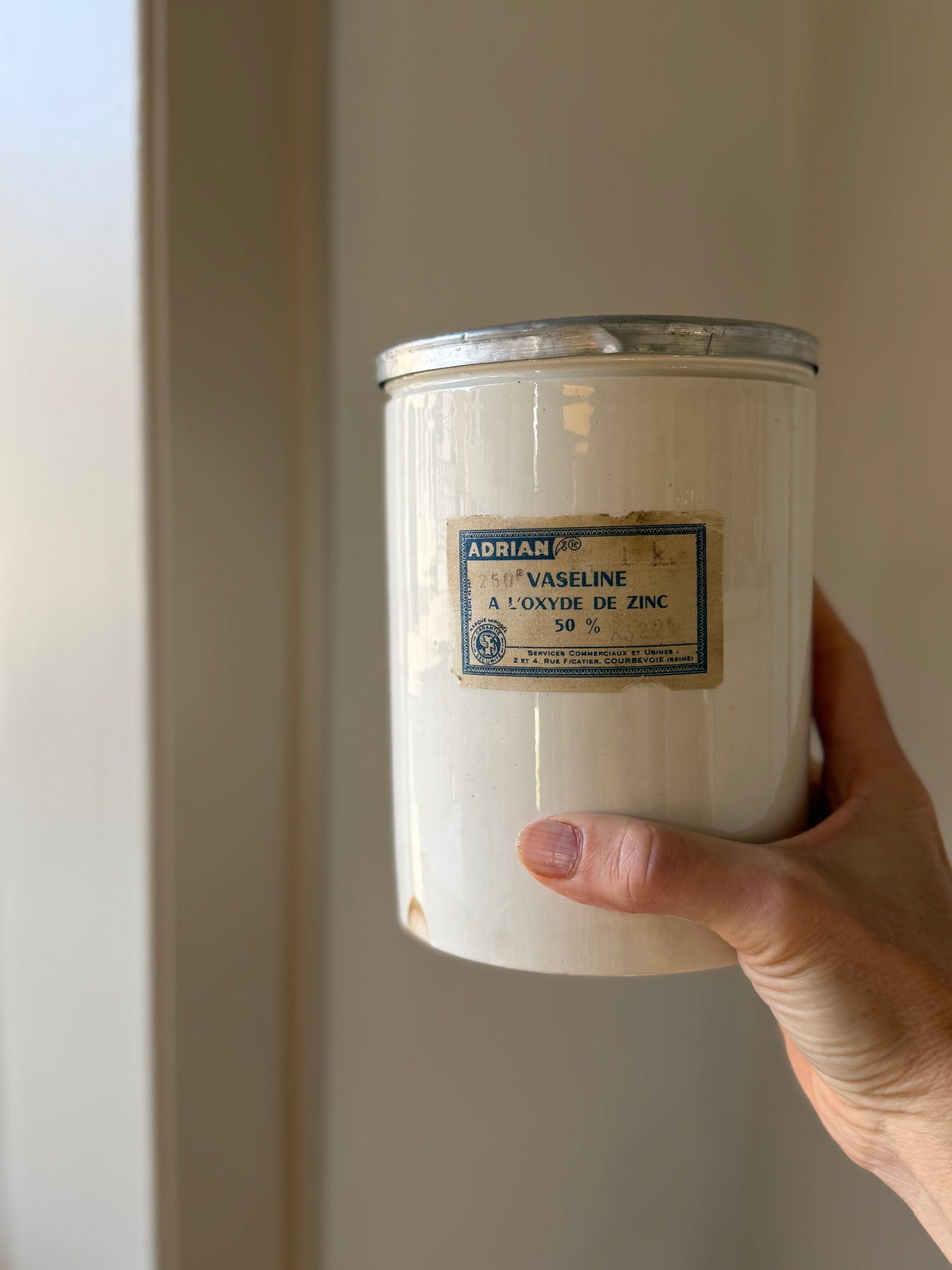 Vintage fransk apotekerkrukke af fajance