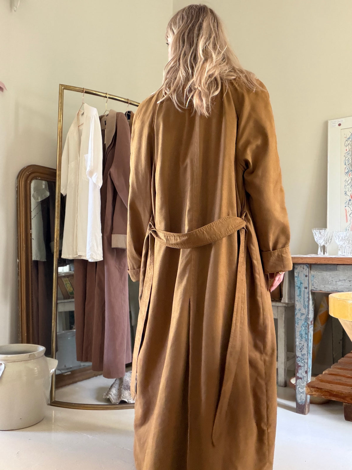 Vintage trenchcoat i cognacfarvet faux suede