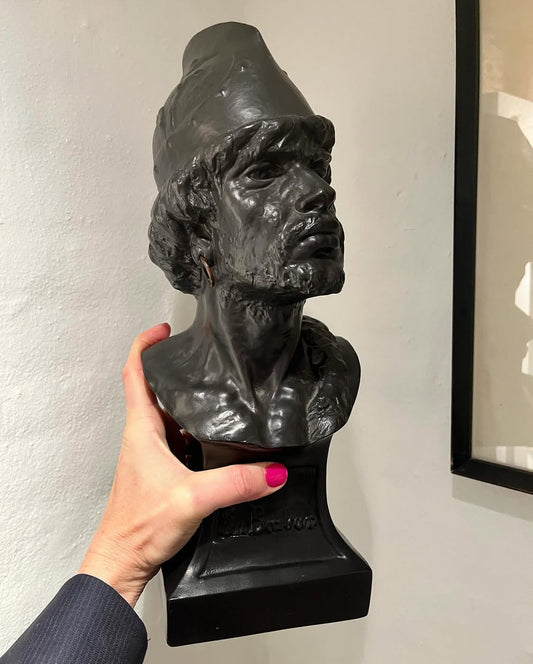 Figur af sortbrændt terracotta – “En Barbar”