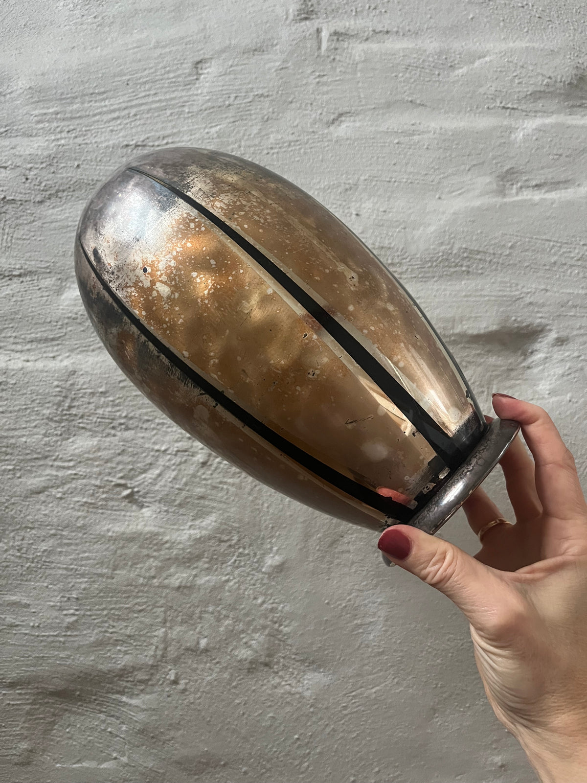 Vase af diskometal