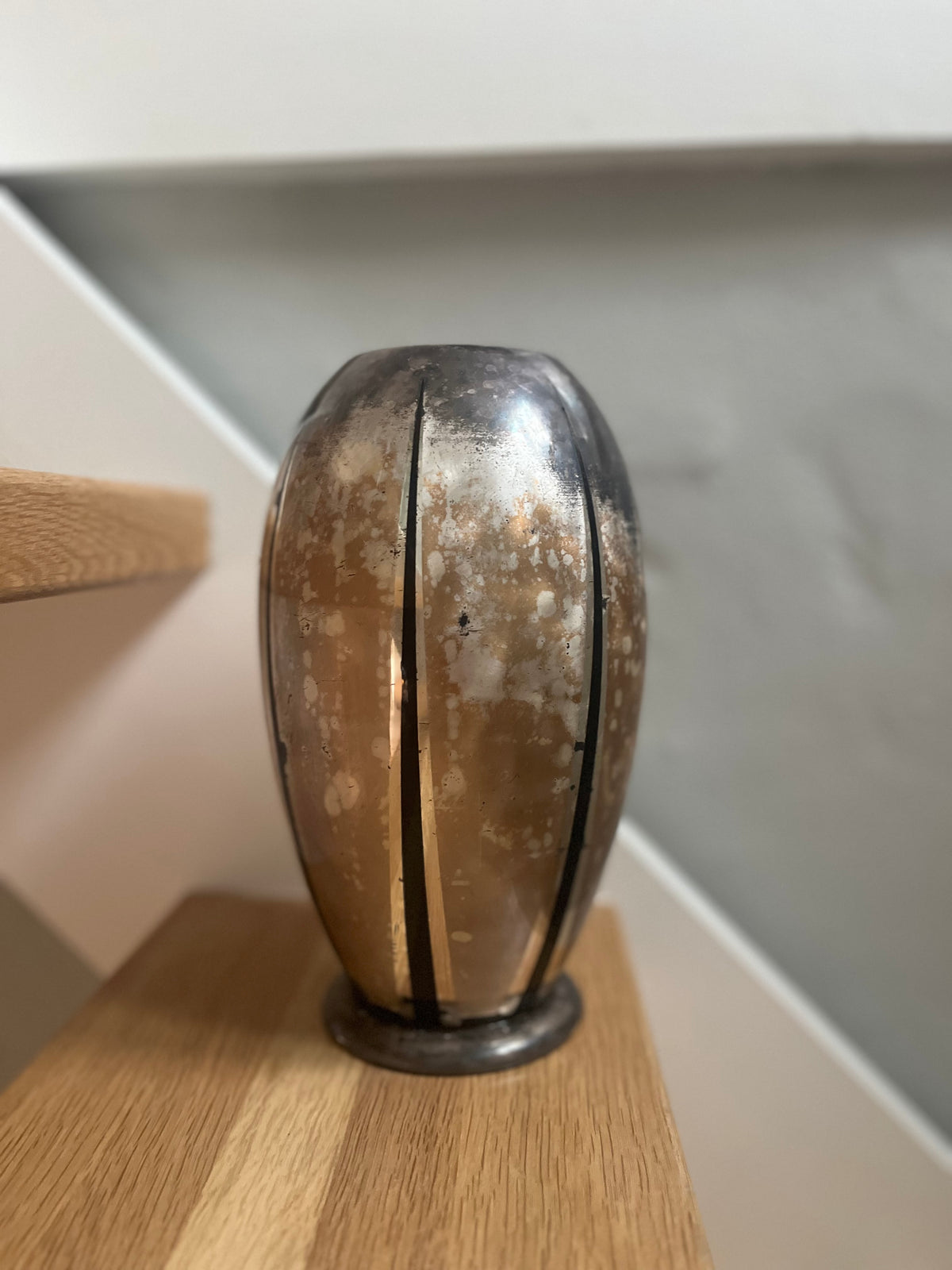 Vase af diskometal