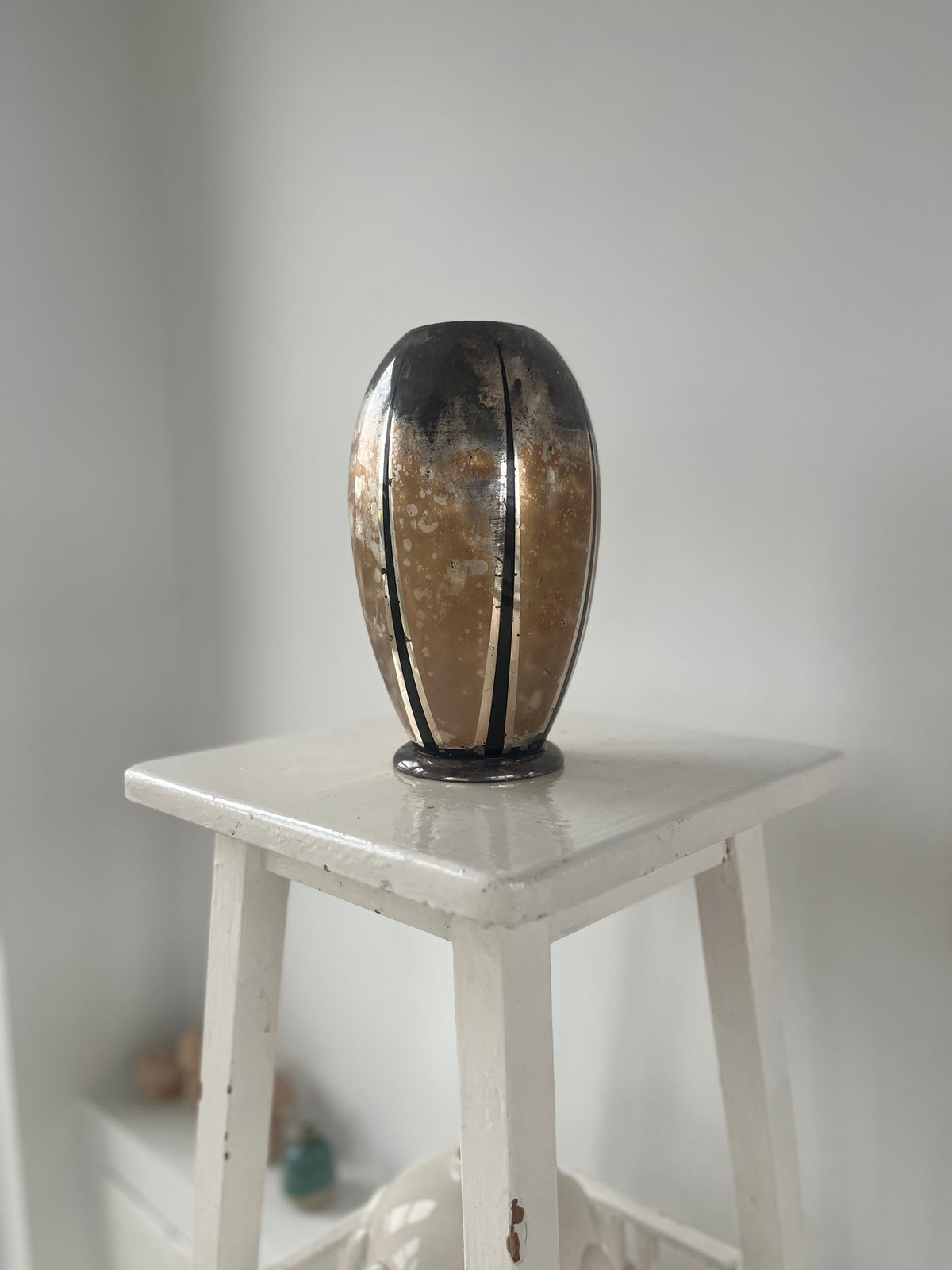 Vase af diskometal