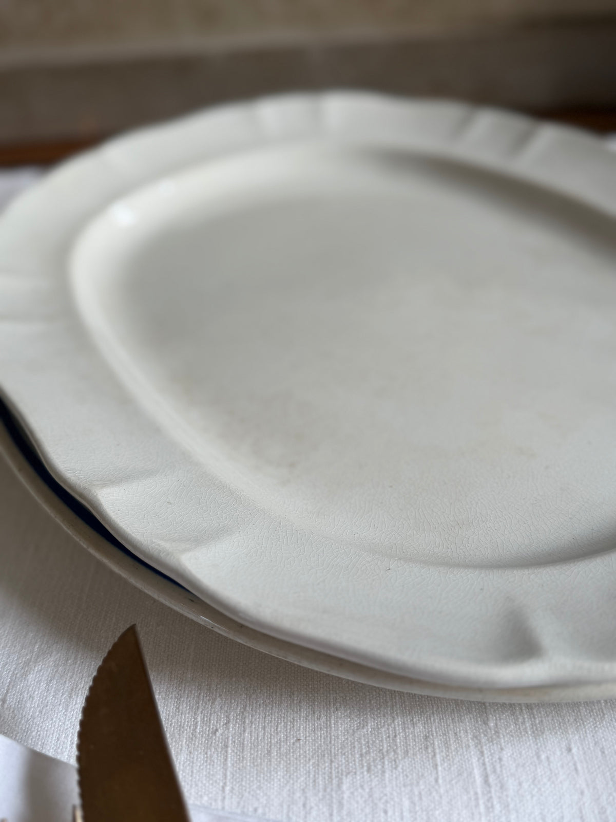 Hvidt serveringsfad fra Aluminia