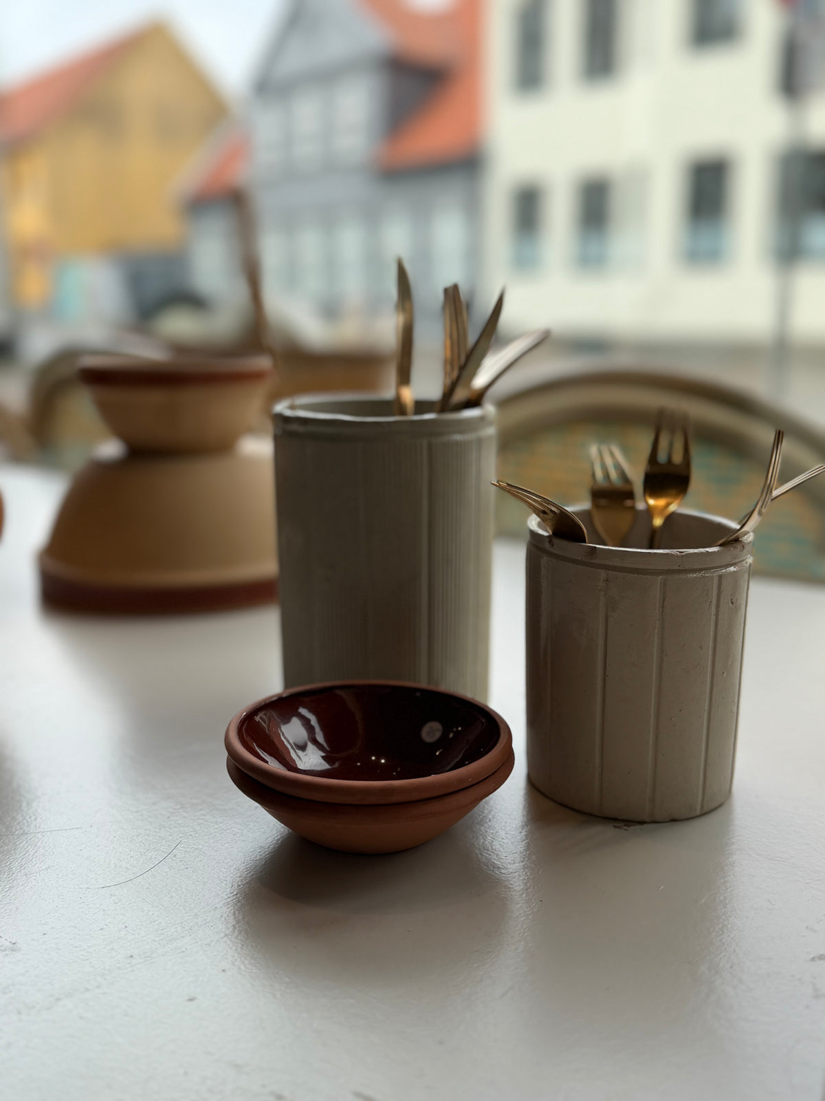 Fransk fajancekrukker med riller