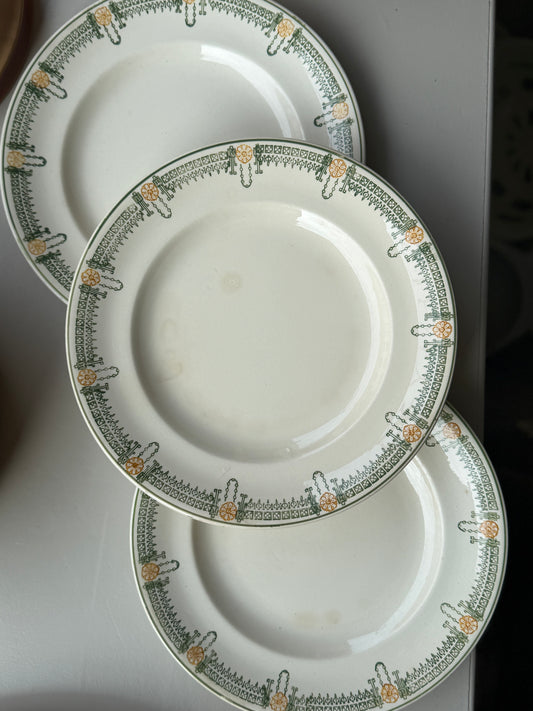 Franske vintage middagstallerkner i fajance med grøn og orange dekor fra and-vintage.dk