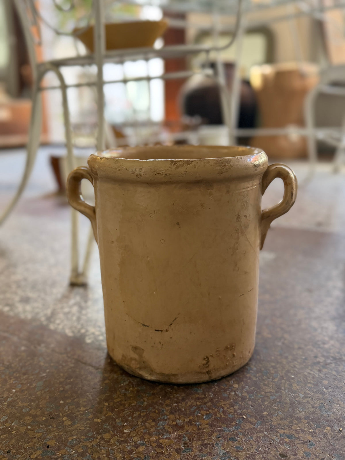 Klassisk italiensk vintage krukke med ører