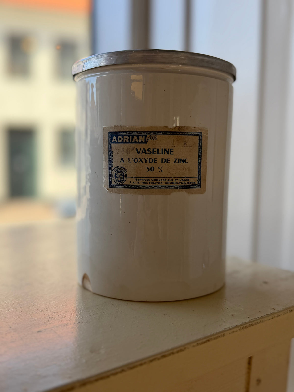 Vintage fransk apotekerkrukke af fajance