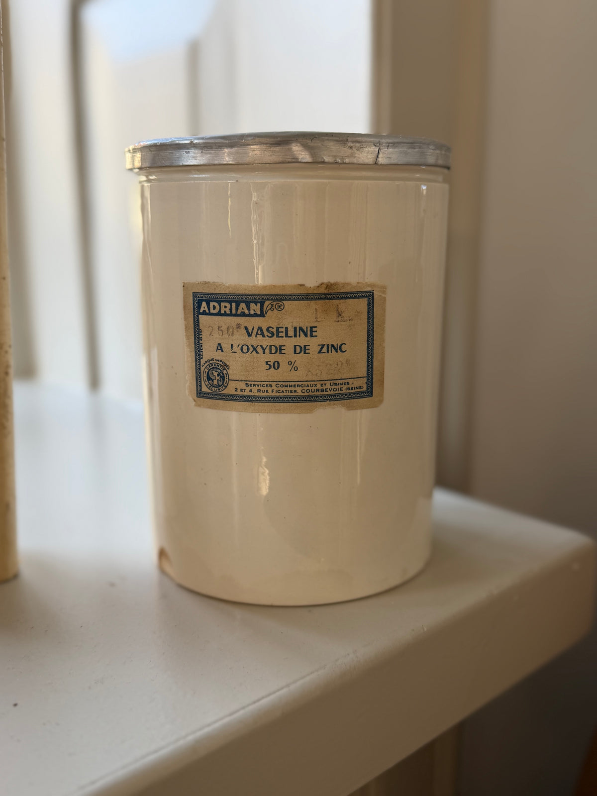 Vintage fransk apotekerkrukke af fajance