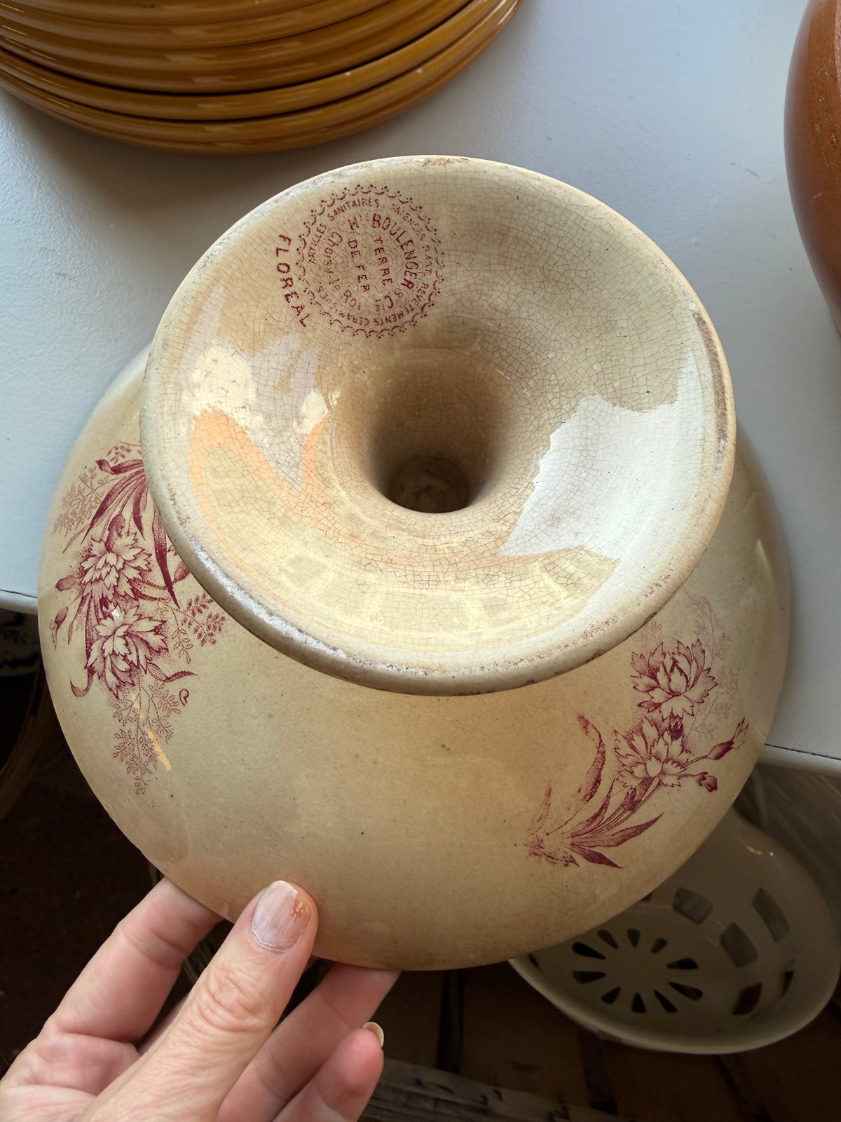 Fransk vintage fajancefad på fod