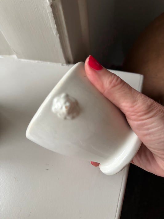 Antik fransk kop af jernporcelæn