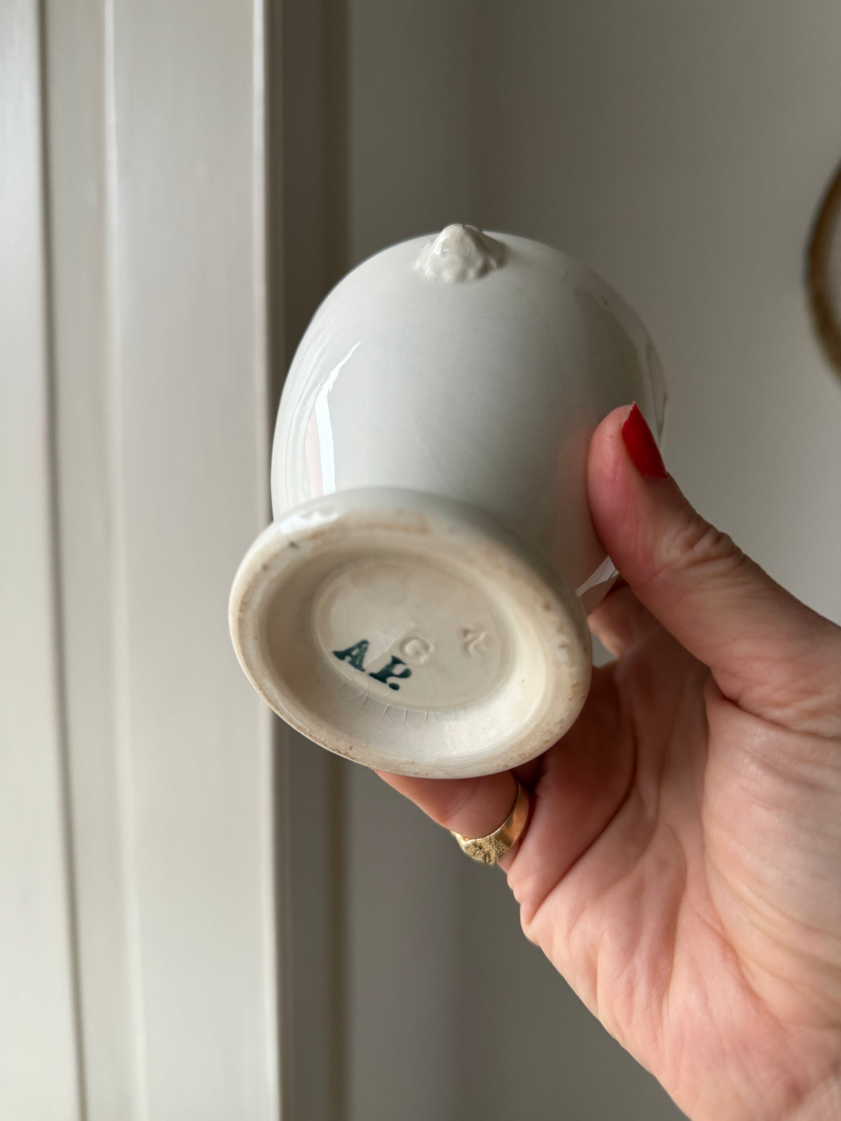 Antik fransk kop af jernporcelæn
