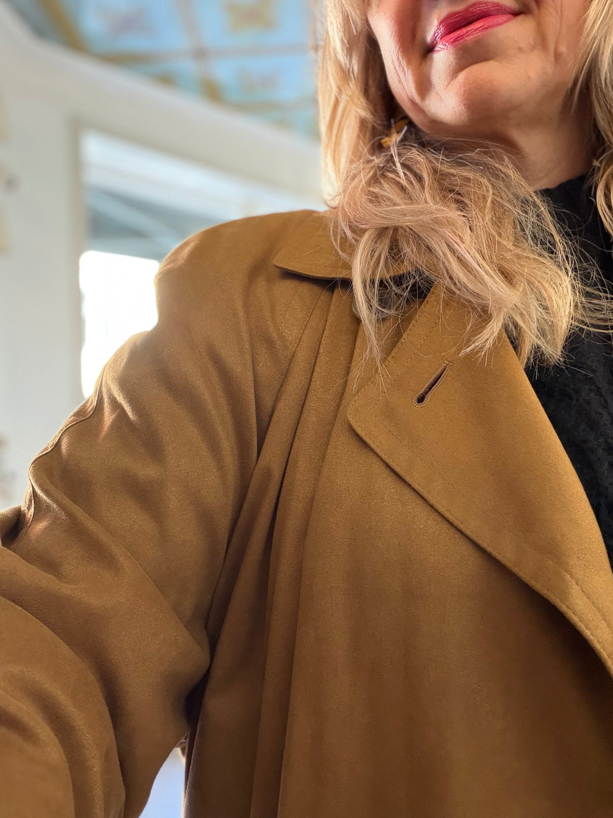 Vintage trenchcoat i cognacfarvet faux suede