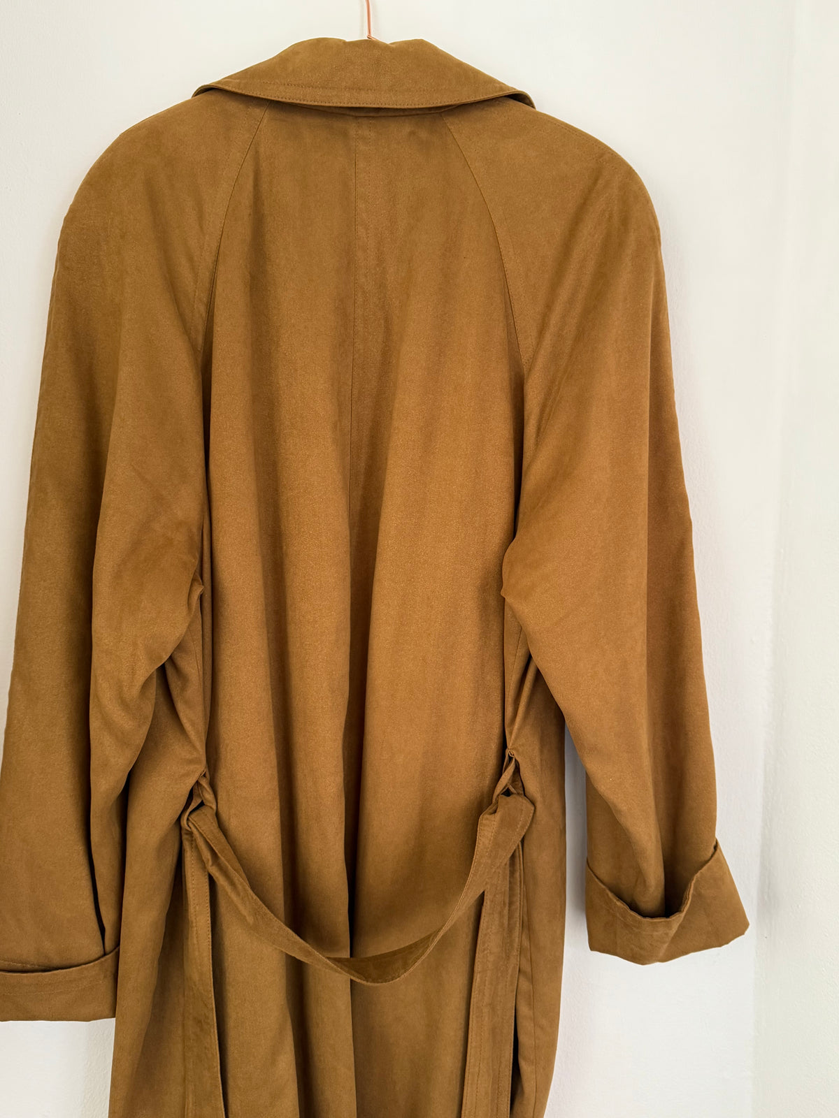 Vintage trenchcoat i cognacfarvet faux suede