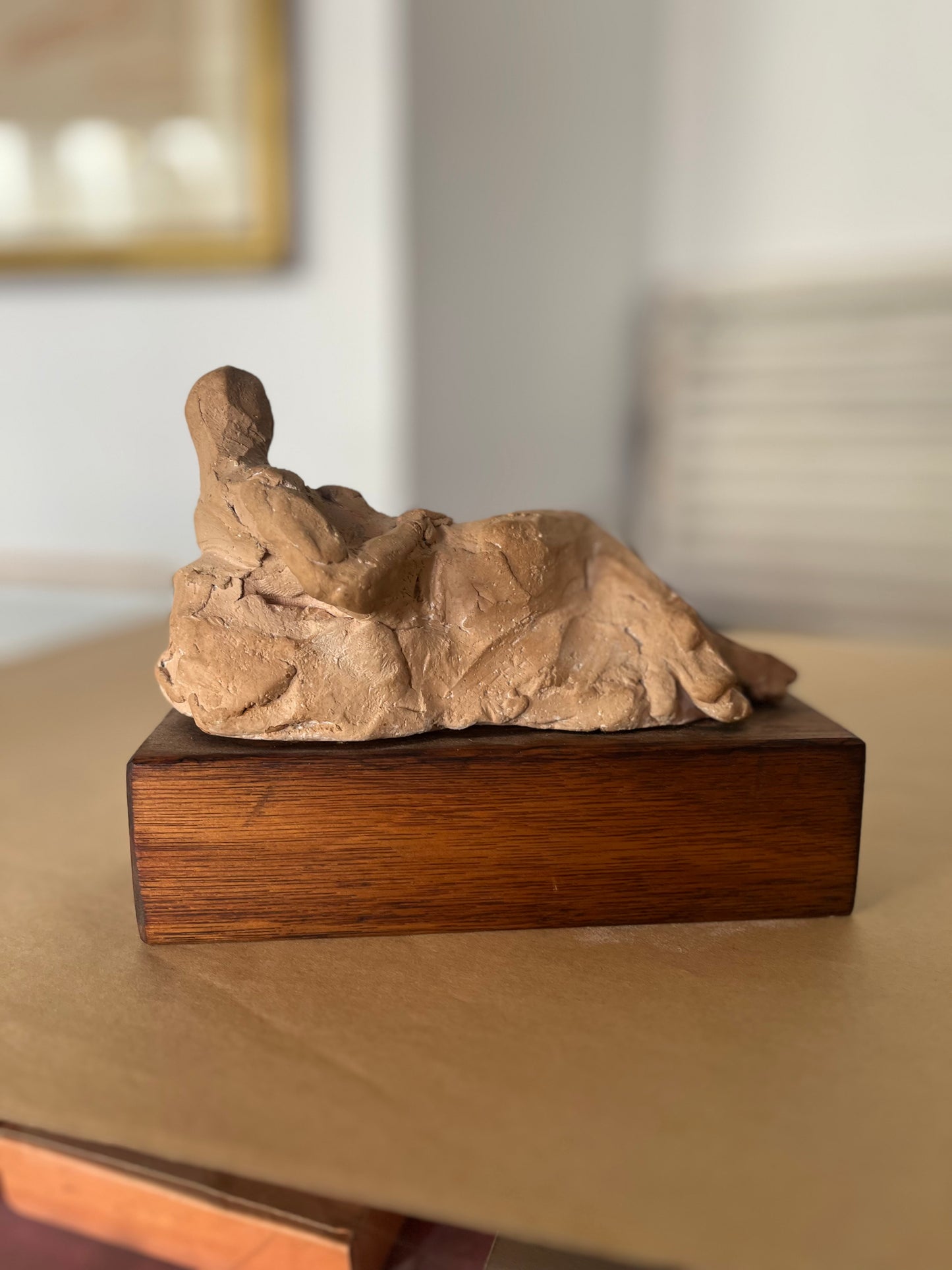 Croquis-figur af liggende kvinde