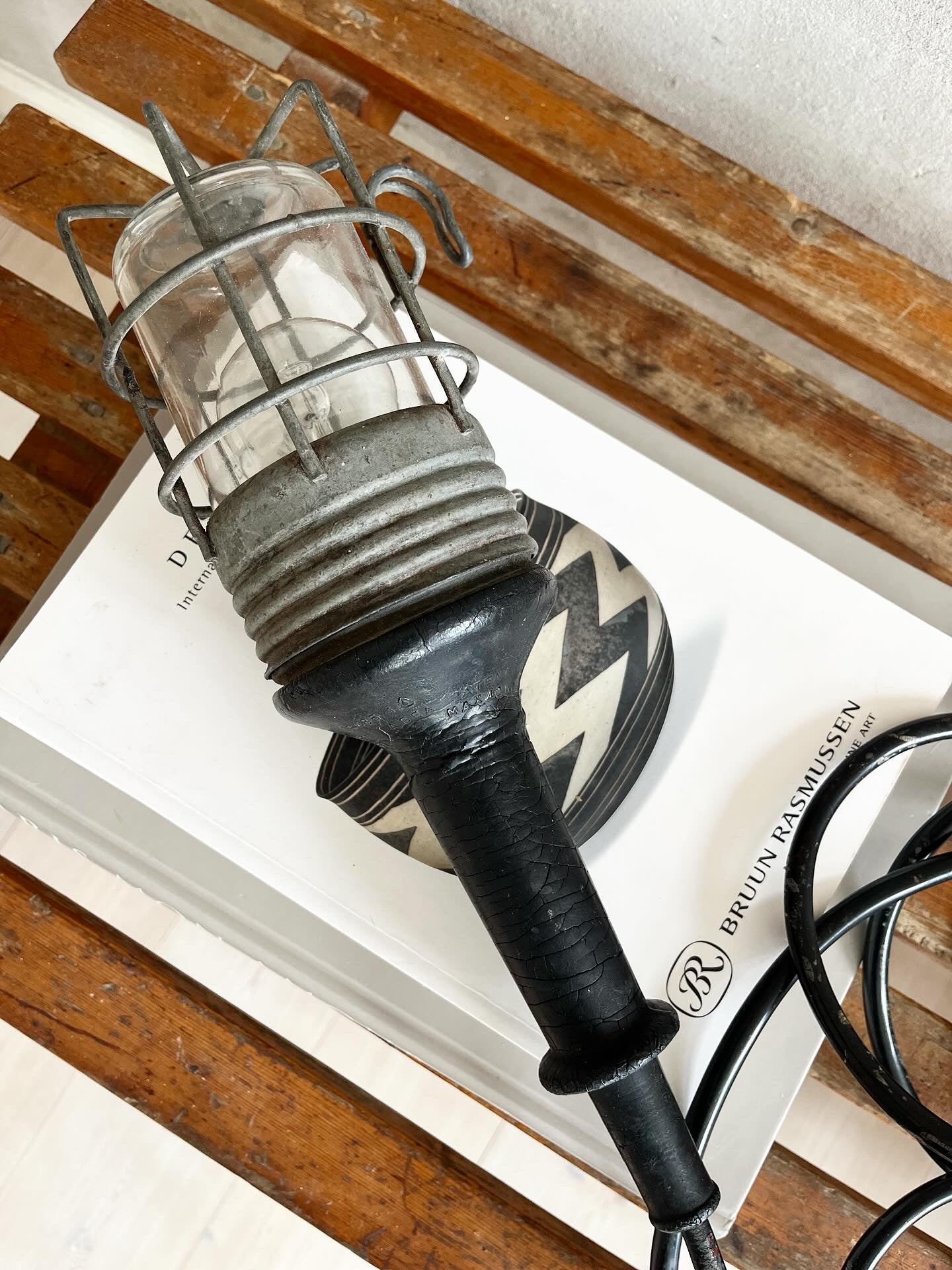 Staldlampe med krog