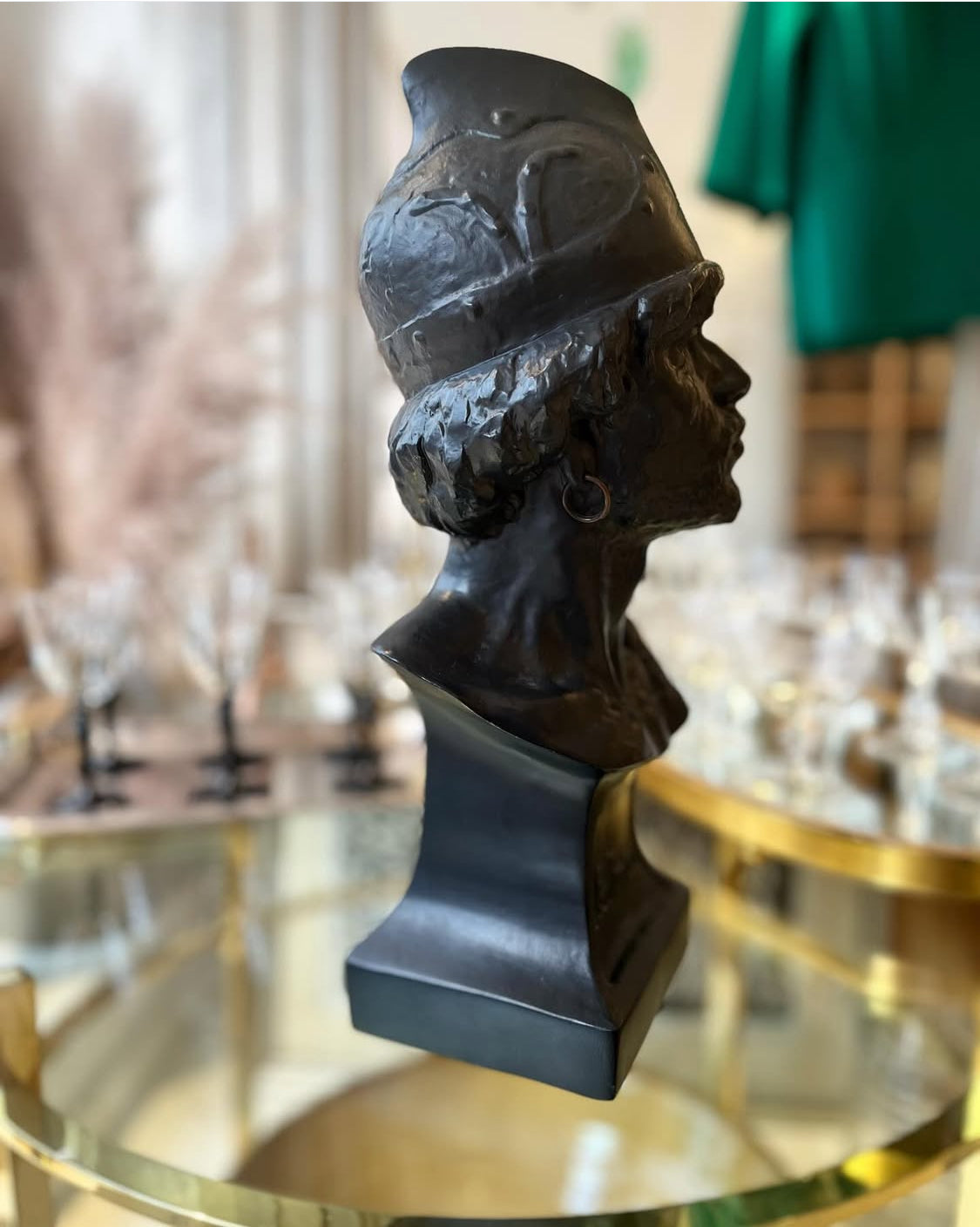 Figur af sortbrændt terracotta – “En Barbar”