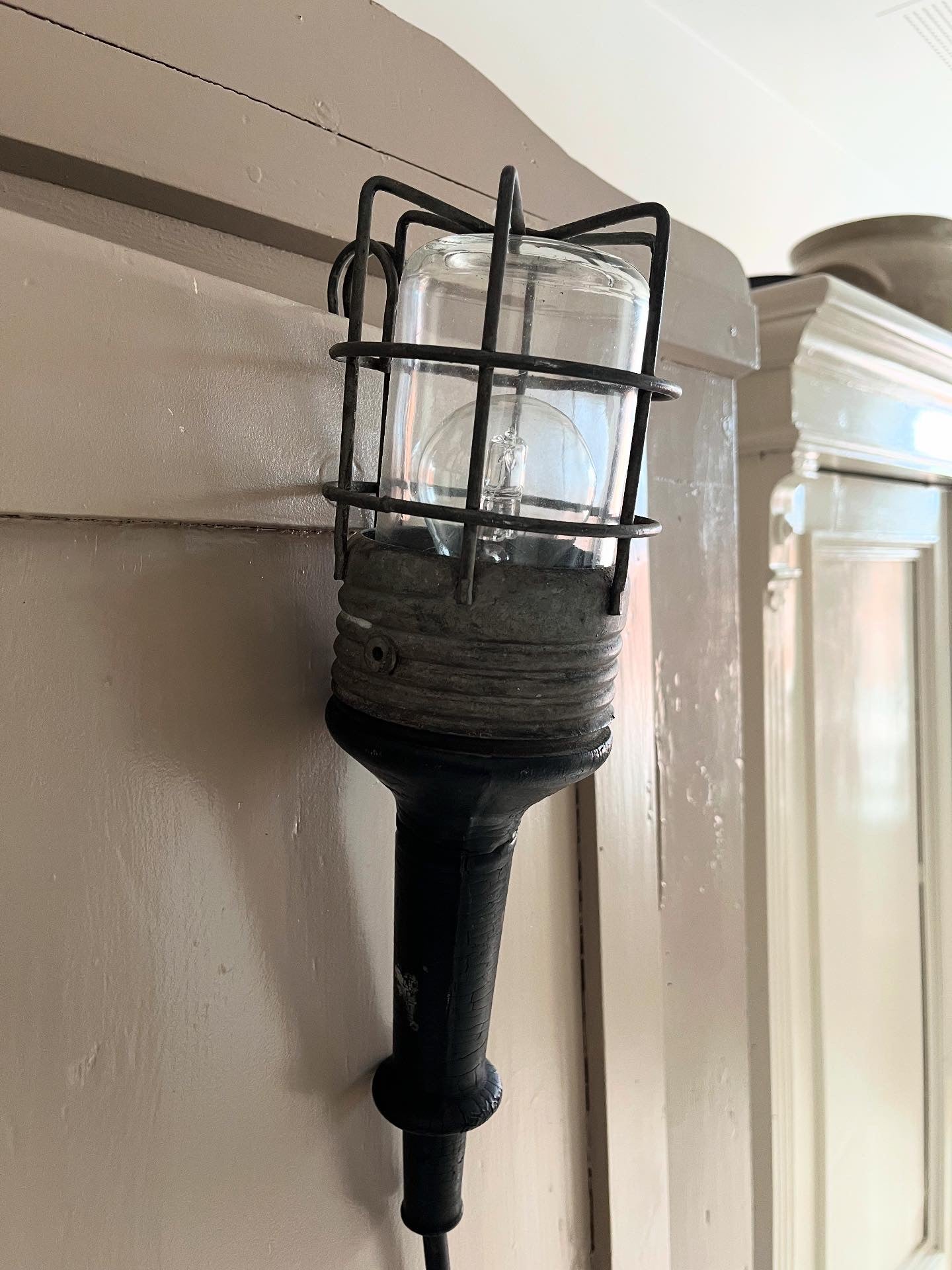 Staldlampe med krog