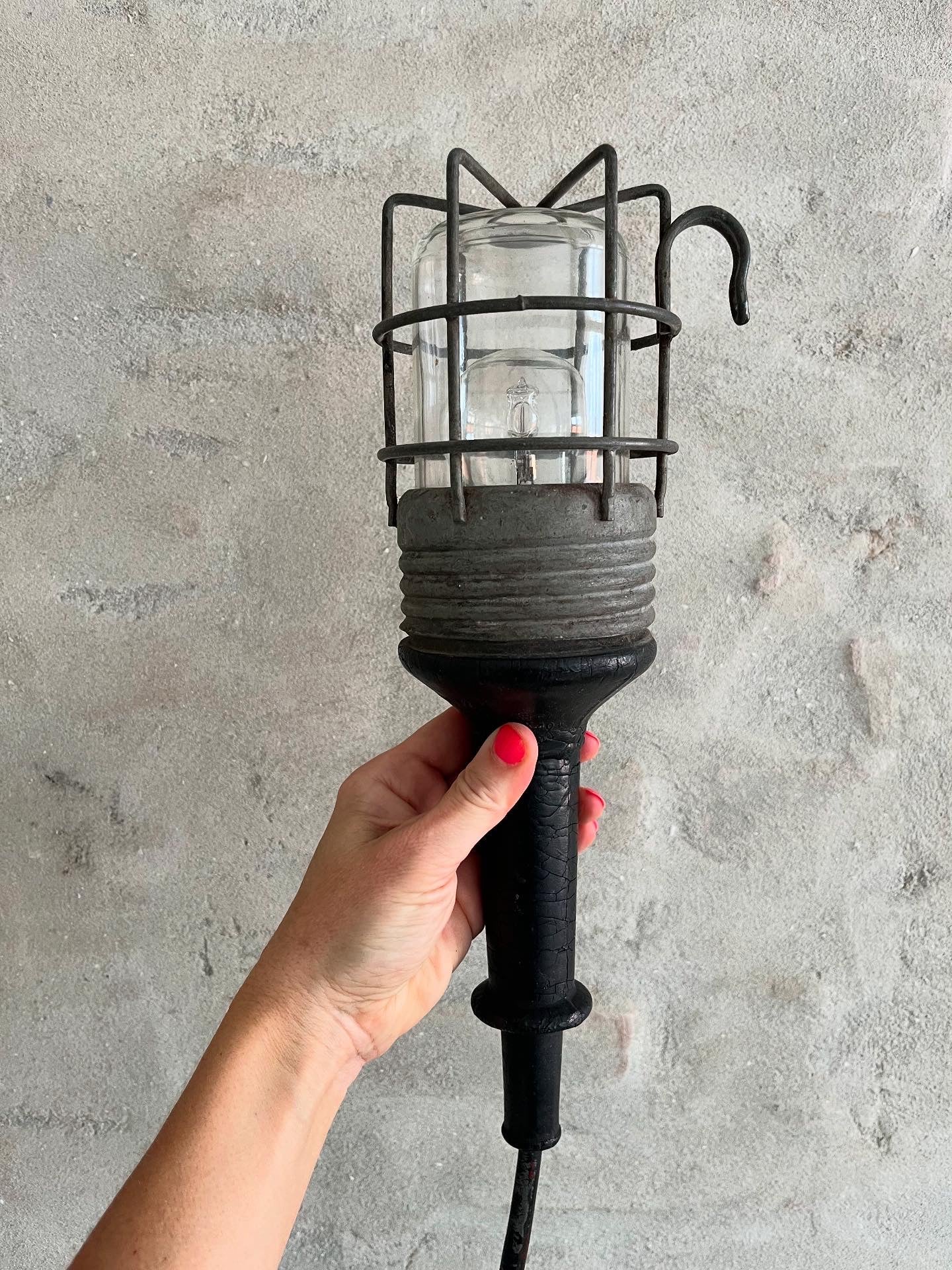 Staldlampe med krog