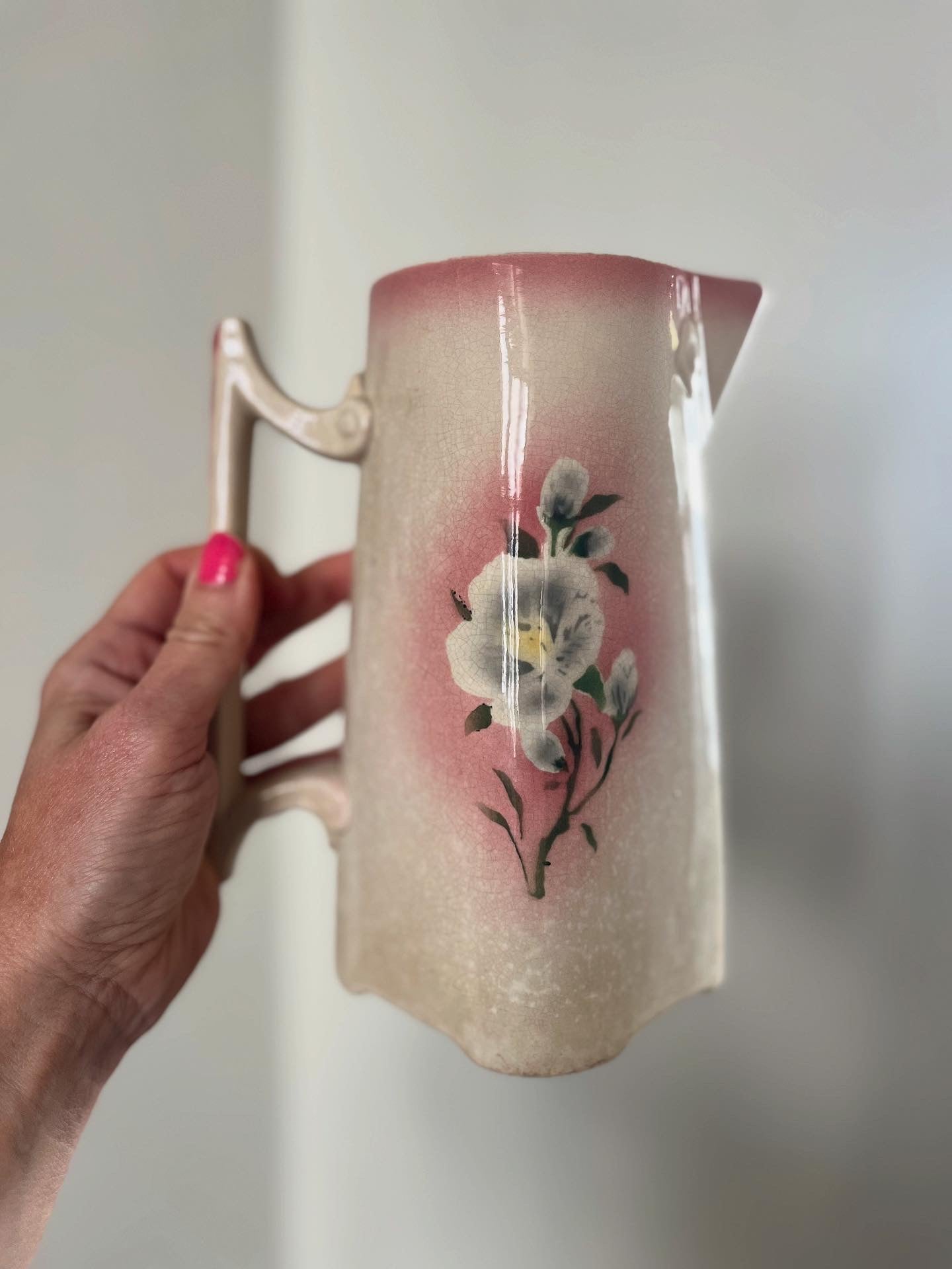 Fransk fajancekande med blomster