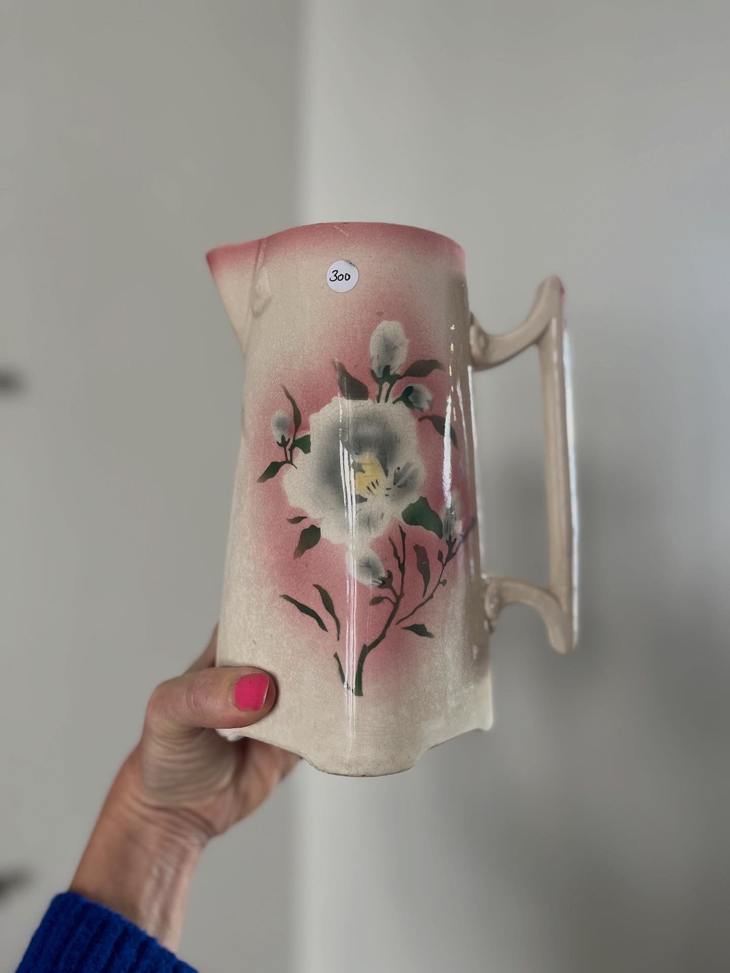 Fransk fajancekande med blomster